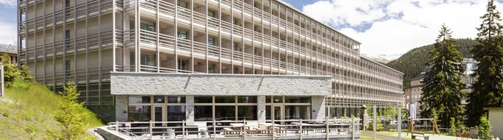 Aussenansicht des AMERON Swiss Mountain Hotels.